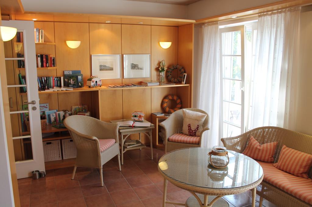 H.W.S. Hotel Der Wilde Schwan Sagard Extérieur photo